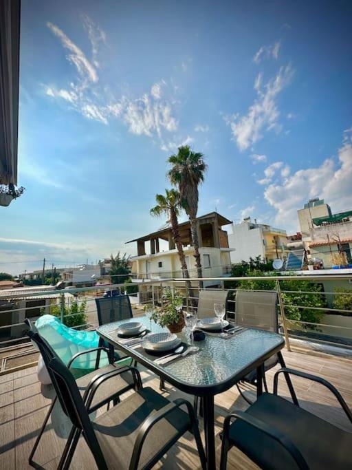 Red Harmony By The Sea Pool And Balcony Apartment Kalamata Exterior photo