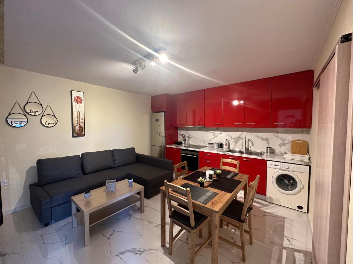 Red Harmony By The Sea Pool And Balcony Apartment Kalamata Exterior photo