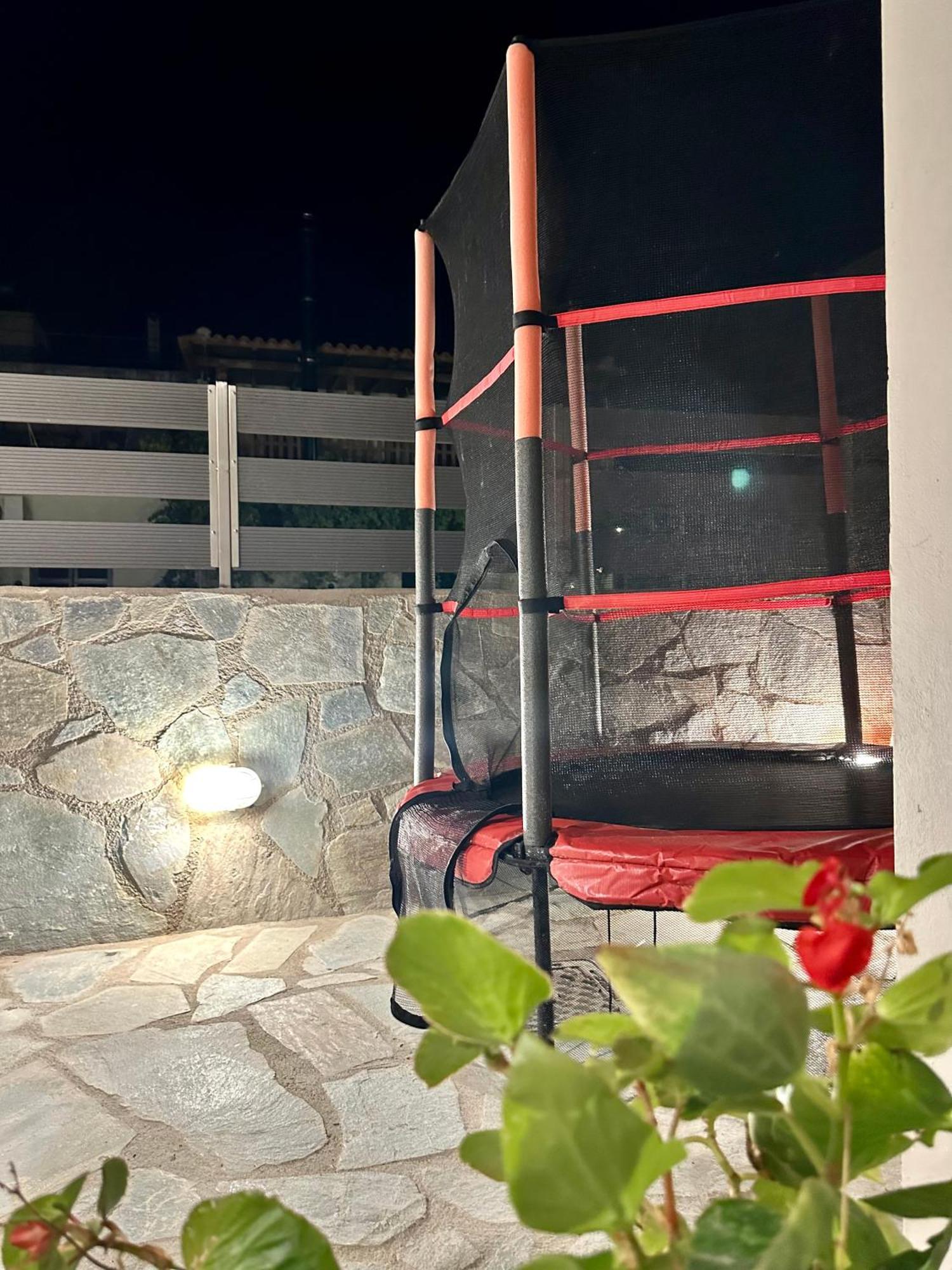 Red Harmony By The Sea Pool And Balcony Apartment Kalamata Exterior photo